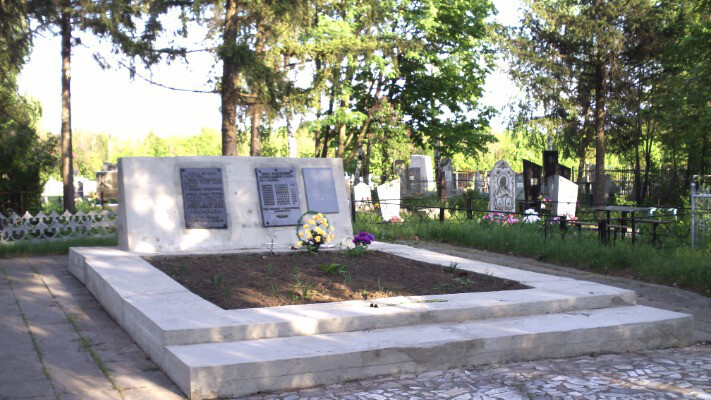 Як захистити братські могили воїнів Другої світової війни від мистецтв підростаючих дурнів та дуреп?