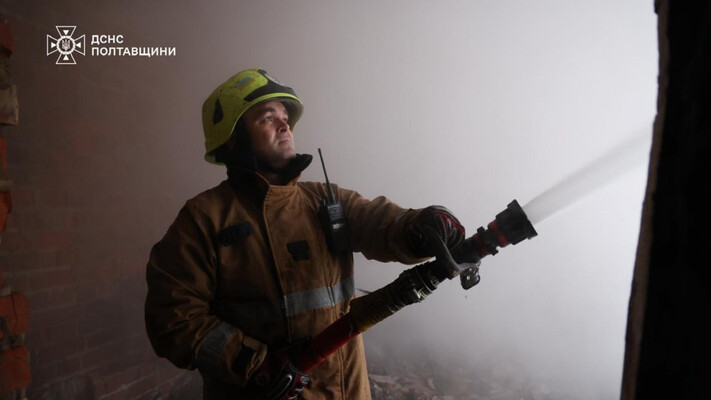 Понад 140 рятувальників ліквідовують наслідки нічної ракетно-дронової атаки на Полтавщину: фото