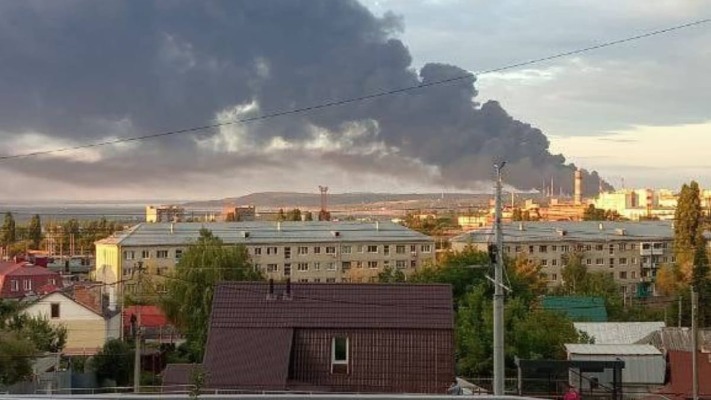 Українські дрони вразили великий НПЗ у Ленінградській області