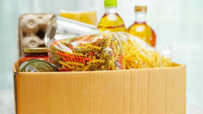 Українцям роздаватимуть продуктові набори: хто зможе отримати