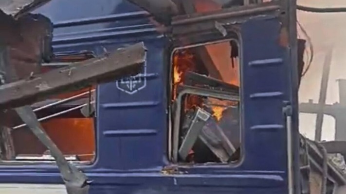 Росіяни вдарили по потягу “Київ-Шостка”. Постраждали люди