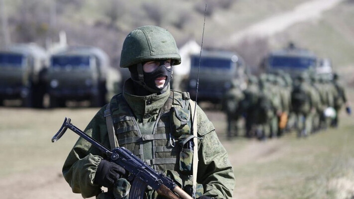 Окупаційні командири відібрали картки в солдатів рф, злякавшись дезертирства
