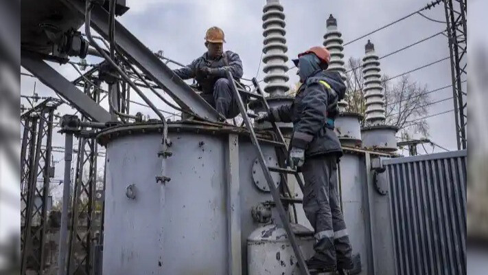 Після нових ударів РФ - складна ситуація. Міненерго закликало українців економити світло