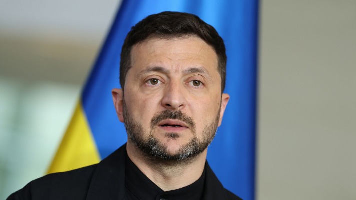 Зеленський потролив путіна через бензин