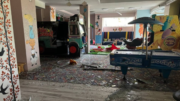 Тут діти святкували дні народження: ракета пошкодила дитячий розважальний центр