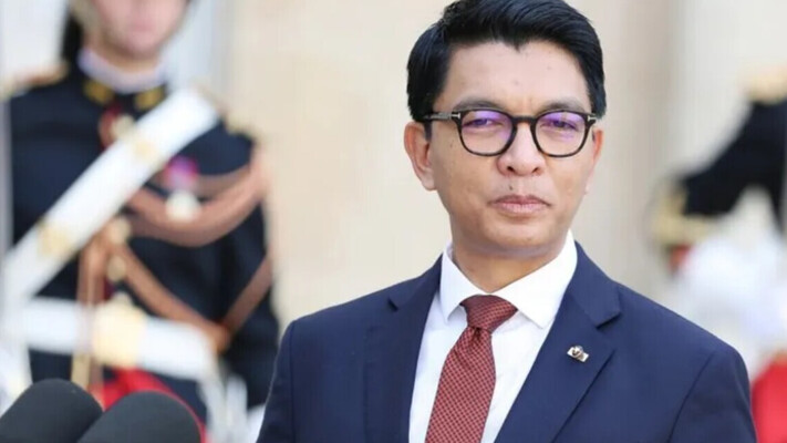 На Мадагаскарі оголосили імпічмент президенту-втікачу