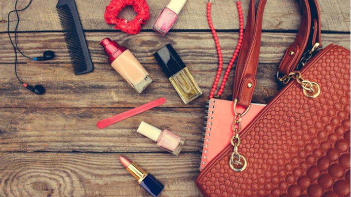 Речі, які повинні лежати у сумочці кожної жінки