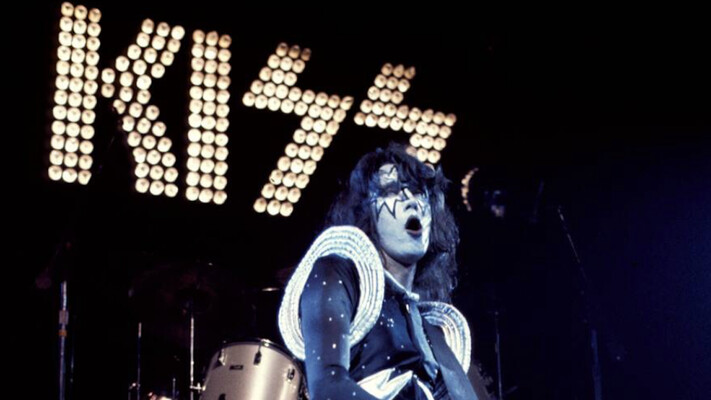 Помер учасник легендарного гурту KISS