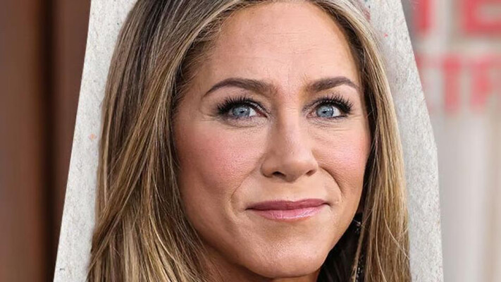 Дженніфер Еністон у стилі бохошик для Harper’s Bazaar