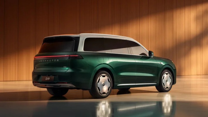 Stellantis показав сімейний 724-сильний електрокар із запасом ходу понад 700 км (ФОТО)