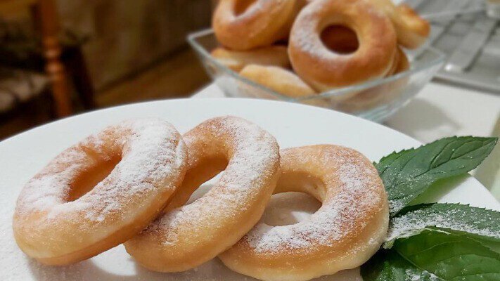 Класичні пончики, що смакують усім-усім
