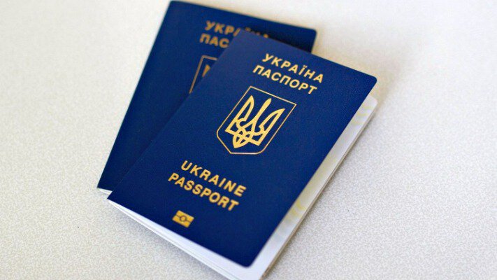 Паспорти-книжечки без російської: Рада ухвалила постанову