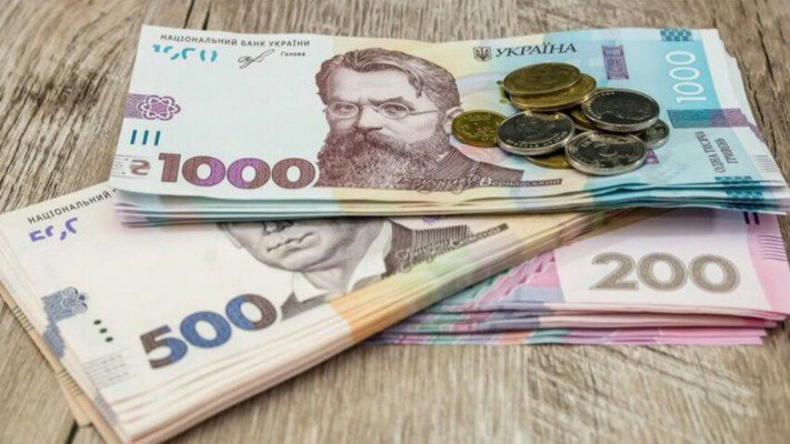 Українцям роздаватимуть по 20 тис. грн на зиму: хто зможе отримати виплату та як