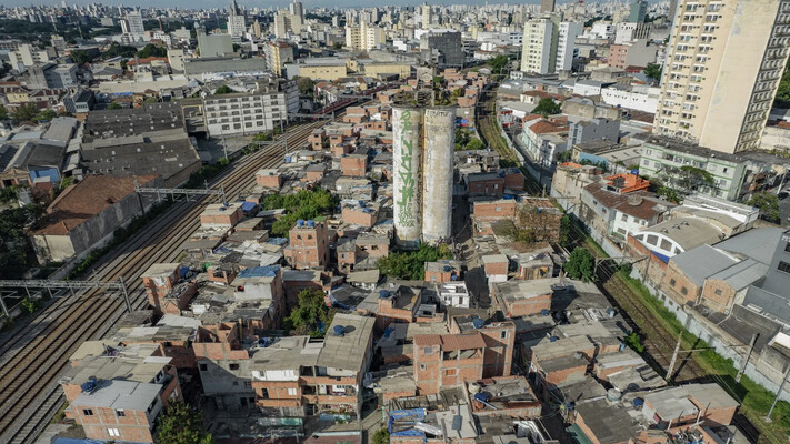 Бразилія зачистує фавели перед самітом БРІКС: поліція веде бої з наркокартелями у Ріо