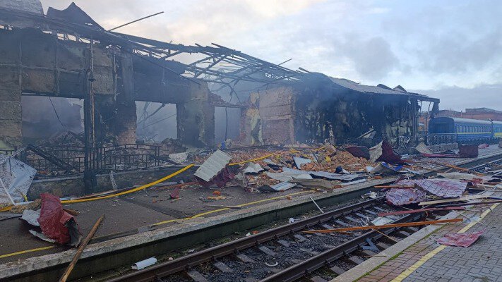 росія вдарила по Укрзалізниці: що відомо про зміну графіка