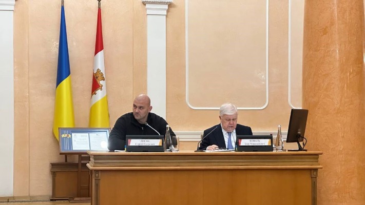 Хто розкішно живе на бюджет: зарплати та премії одеських чиновників