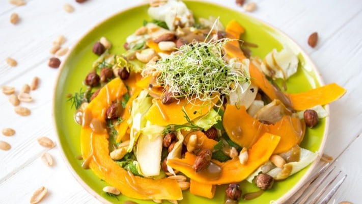 Смачний салат з гарбузом та грушею — рецепт осінньої страви, який не залишить без уваги