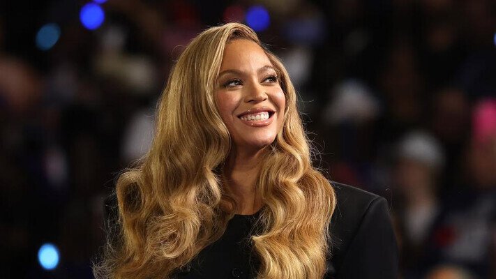 Бейонсе засвітилась на Гран-прі «Формули-1» у стильній гоночній формі